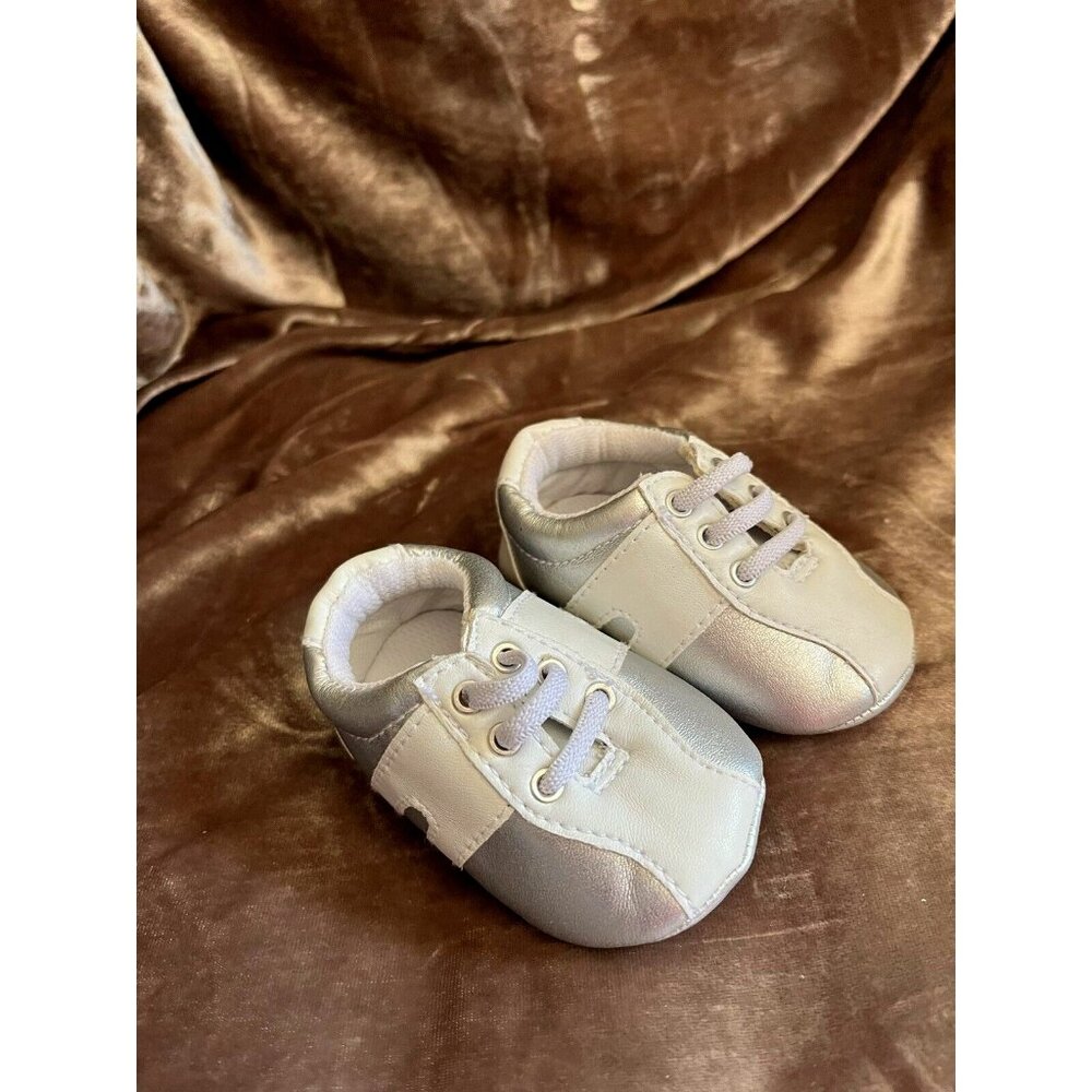 Xeyes Baby Infant Stitch Sneaker Booties SILVER AND WHITE- Infant 6-9 MONTHS